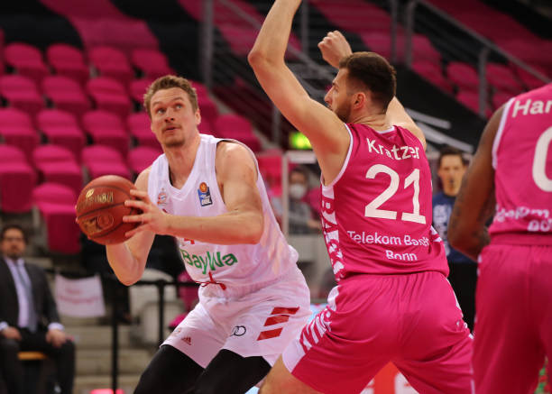 不仅仅是靠 不仅仅是靠